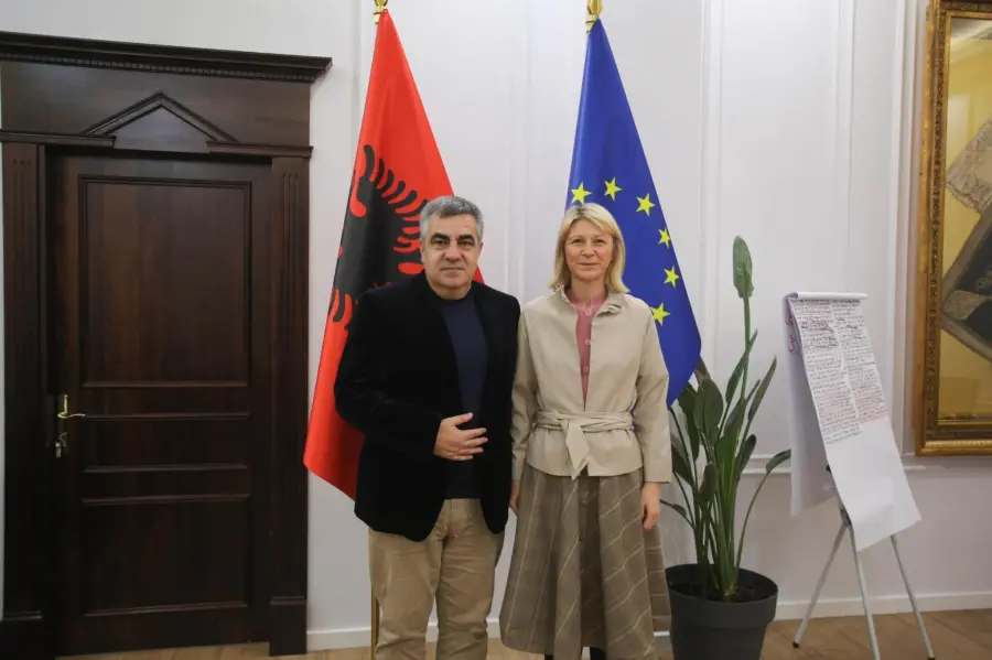 Blendi Gonxhja takim me Ambasadoren e Hungarisë Martina Kasnyik