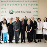 E Ngarkuara me Punë Nancy VanHorn vizitë në Spitalin Amerikan