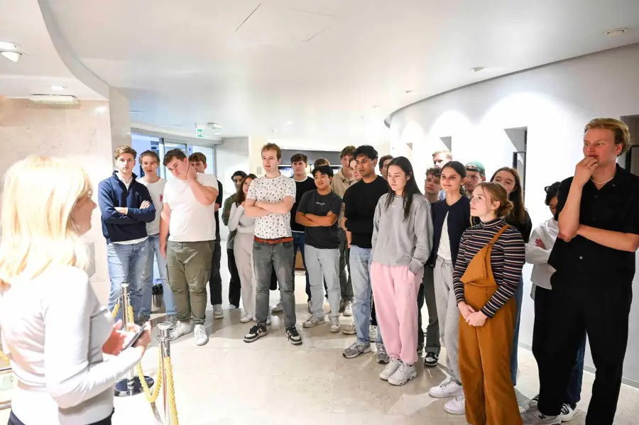 Studentët e Roterdamit vizitojnë Muzeun e Bankës së Shqipërisë