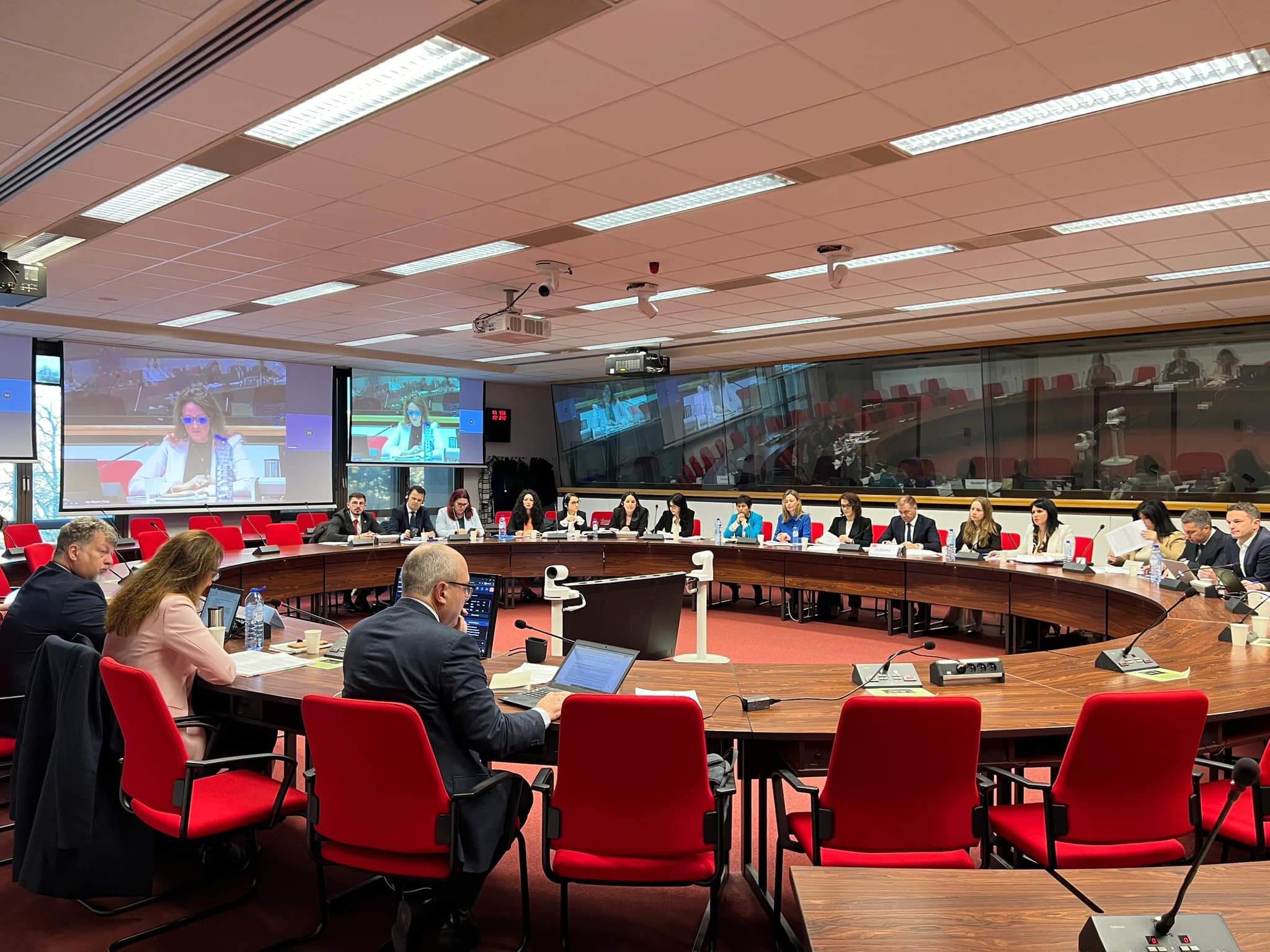 Mbledhja e 15-të Shqipëri-BE në Bruksel: Vlerësohen reformat në tatime, dogana dhe industri