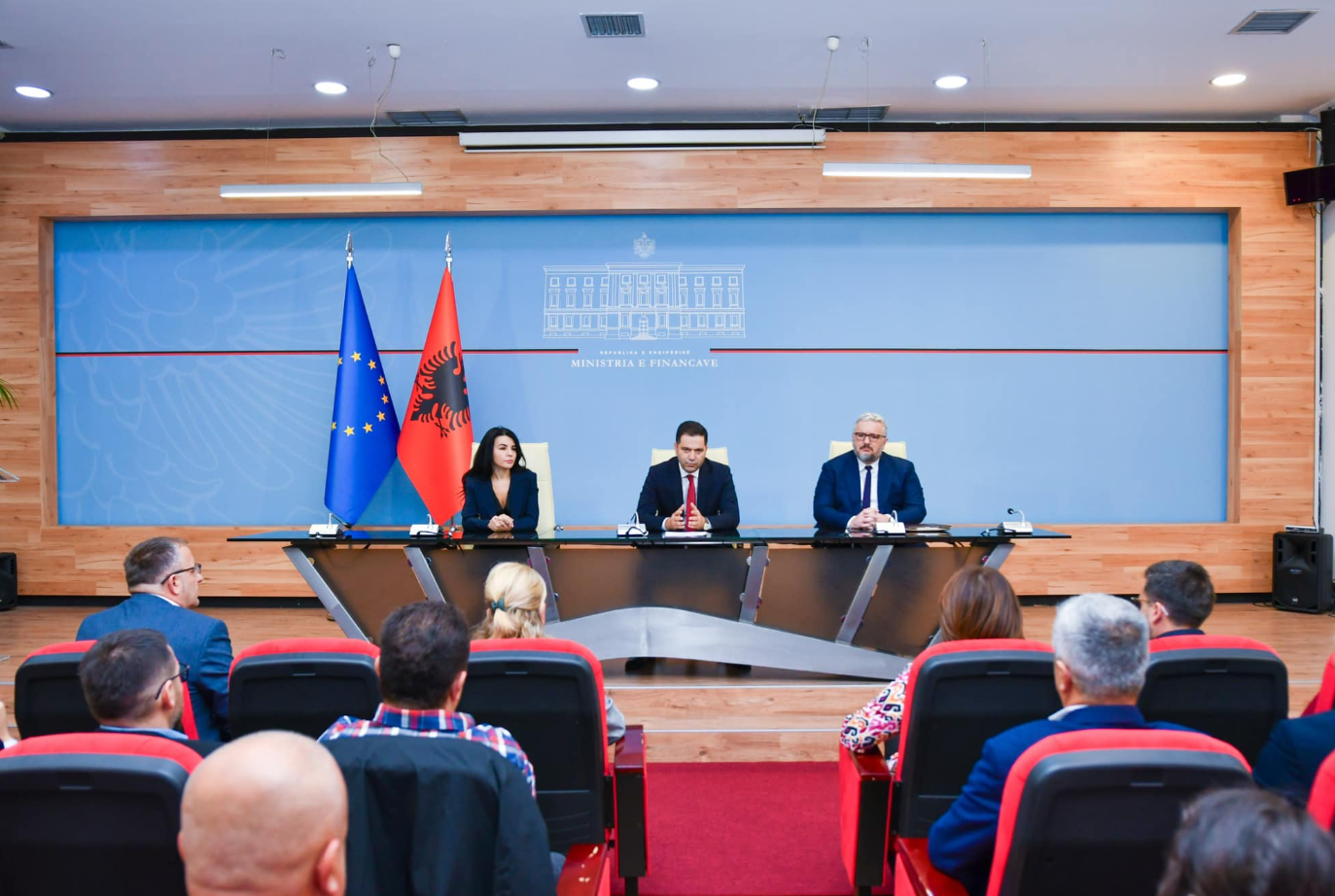 Drejtor i ri i Përgjithshëm i Tatimeve, Ilir Binaj, prezantohet nga Ministri Petrit Malaj.