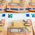 Sasia e lekëve jashtë bankave në Shqipëri arrin në 395 miliardë, duke thyer rekordin