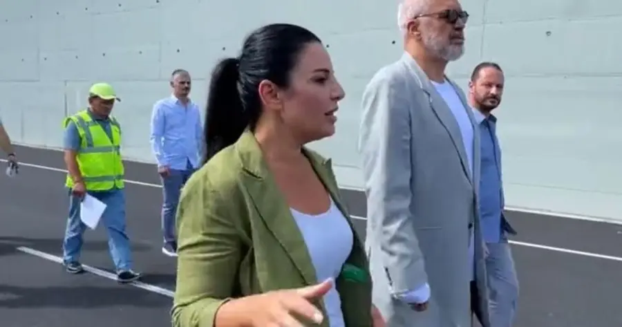 Hapet gara për aeroportin e Gjirokastrës - Balluku: Së shpejti Shqipëria me 4 porta hyrëse nga ajëri