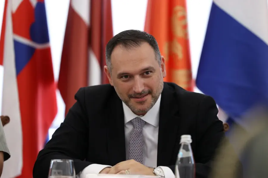Shqipëria synon zgjerimin e industrisë së mbrojtjes, në fokus partneritetet ndërkombëtare dhe prodhimi vendas