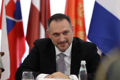 Shqipëria synon zgjerimin e industrisë së mbrojtjes, në fokus partneritetet ndërkombëtare dhe prodhimi vendas