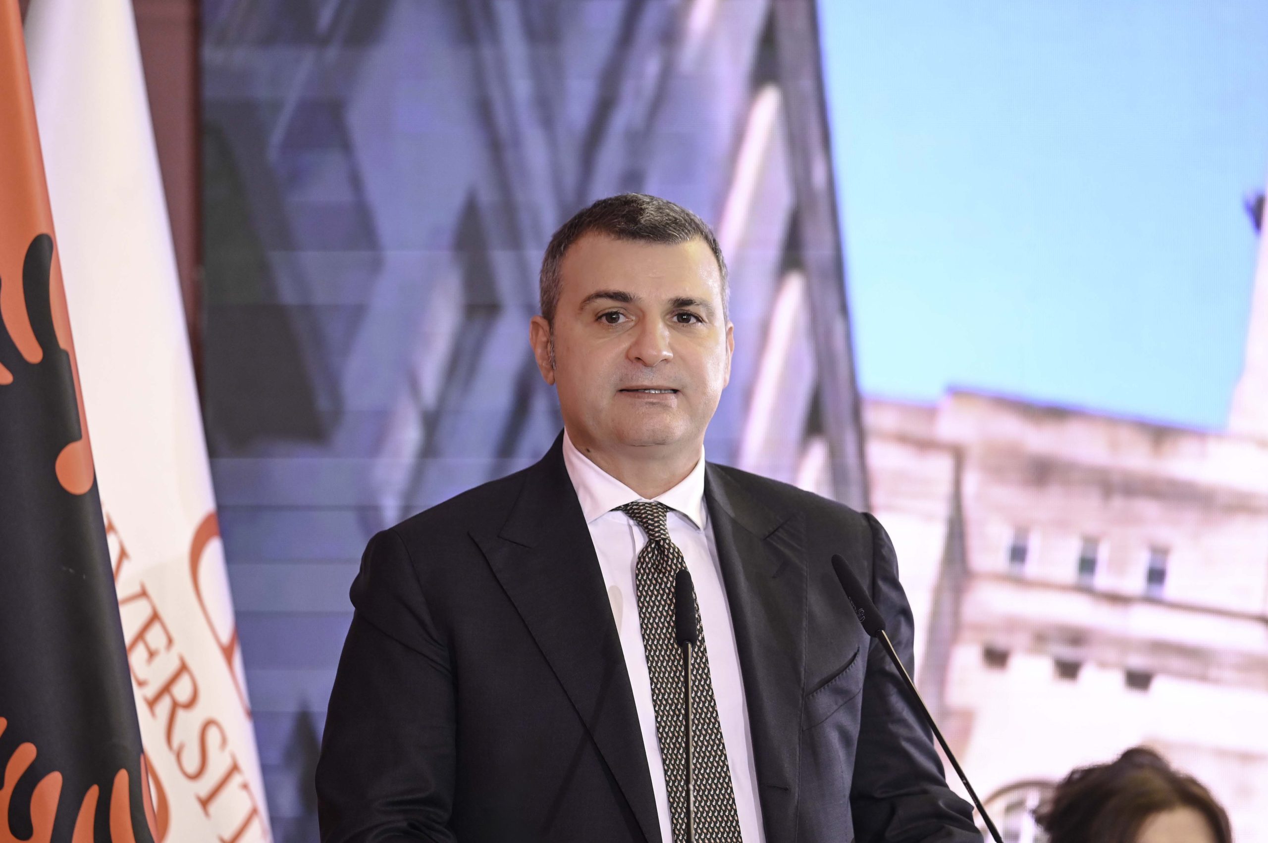 Bashkëpunim ndërkombëtar: Universiteti 'Luarasi' dhe London School of Economics nisin programe të përbashkëta