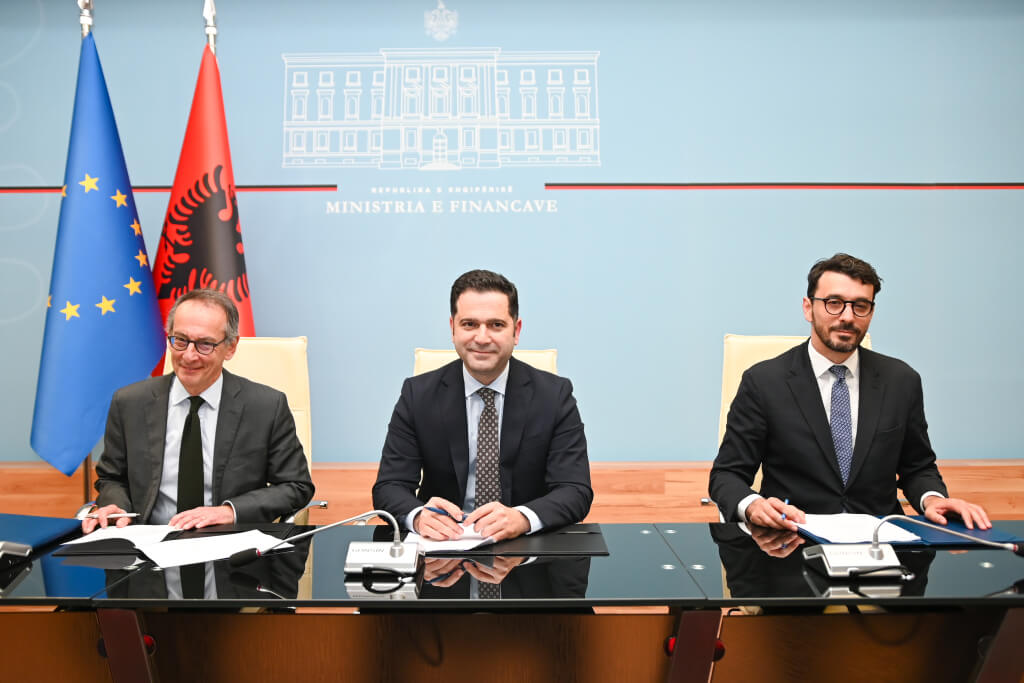 Firmoset Marrëveshja e Garancisë mes Qeverisë Shqiptare dhe BERZH, mbështetje financiare për Projektin e Qëndrueshmërisë së OSHEE