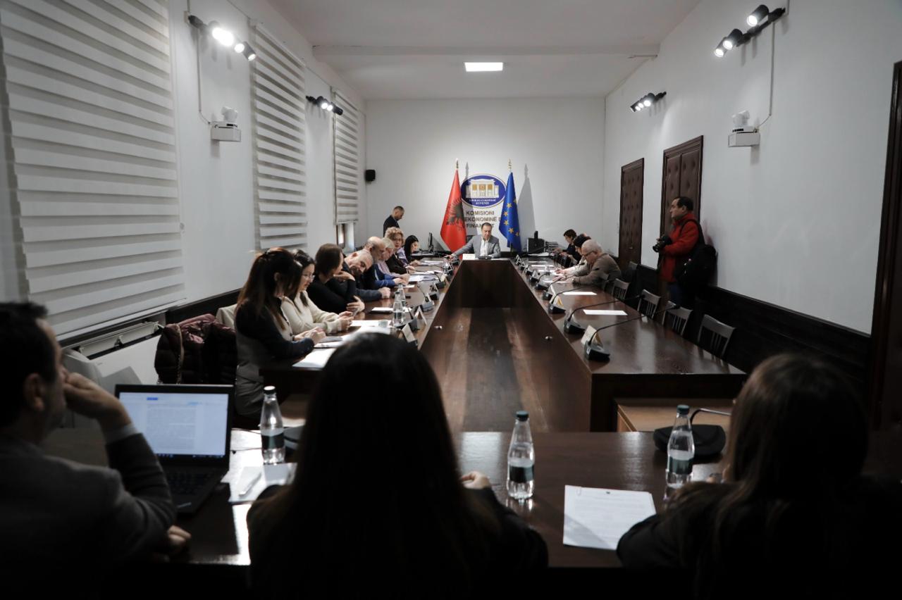 Komisioni i Ekonomisë dhe Financave aprovoi dy projektvendime dhe shqyrtoi një projektligj