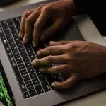 Ja çfarë duhet të shmangni në postimet sociale për ruajtjen e reputacionit dhe privatësisë tuaj