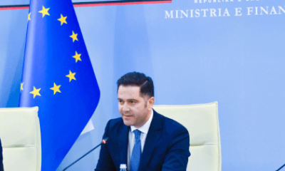 Minstri i Fanancave Petrit Malaj duke mbajtur fjalim