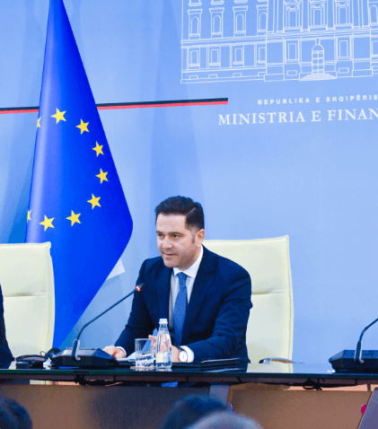 Minstri i Fanancave Petrit Malaj duke mbajtur fjalim